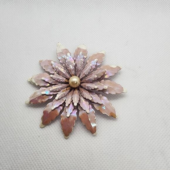 Vintage 60's Snowflake Flower Enamel Pink & White Iridescent Faux Pearl Brooch - Picture 3 of 5